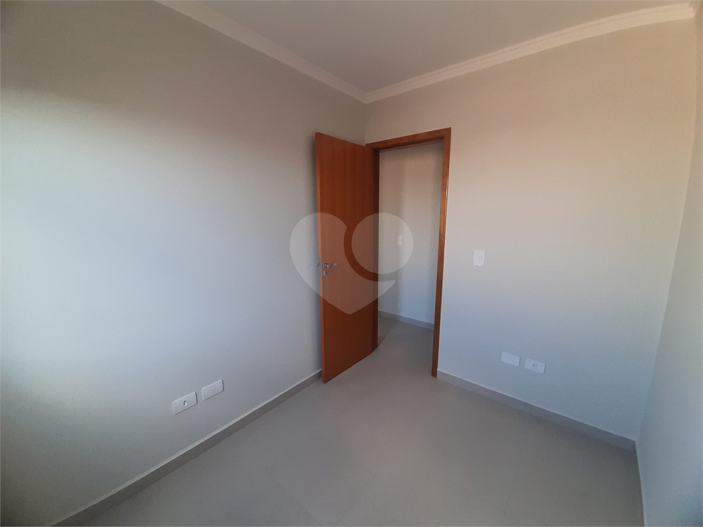 Apartamento COBERTURA com 87m2, 3 quartos, banheiro, sala, cozinha, quintal e 1 vaga