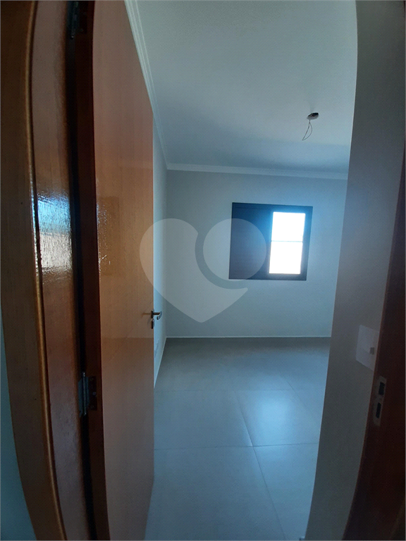 Apartamento COBERTURA com 87m2, 3 quartos, banheiro, sala, cozinha, quintal e 1 vaga