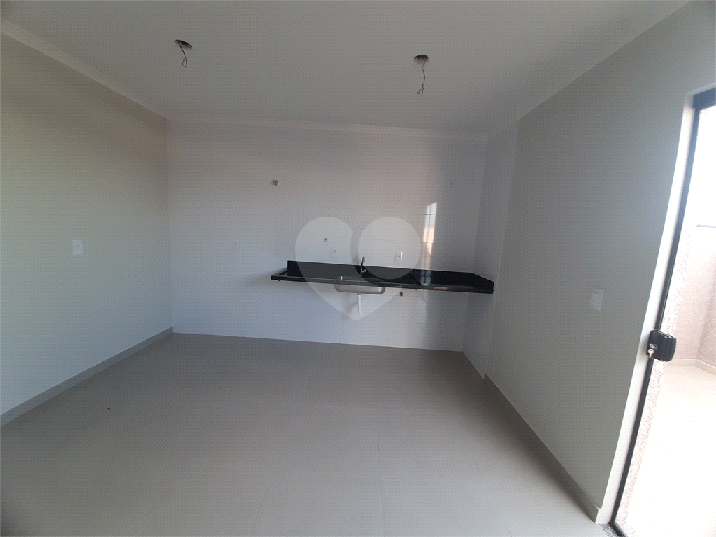 Apartamento COBERTURA com 87m2, 3 quartos, banheiro, sala, cozinha, quintal e 1 vaga