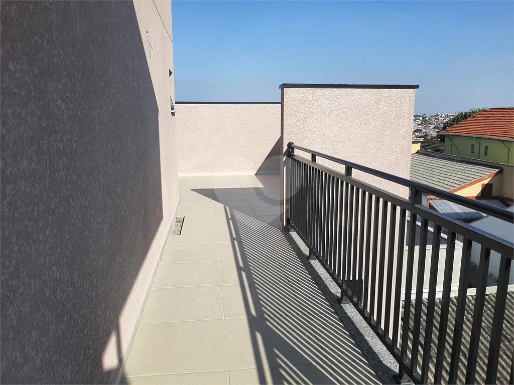 Apartamento COBERTURA com 87m2, 3 quartos, banheiro, sala, cozinha, quintal e 1 vaga