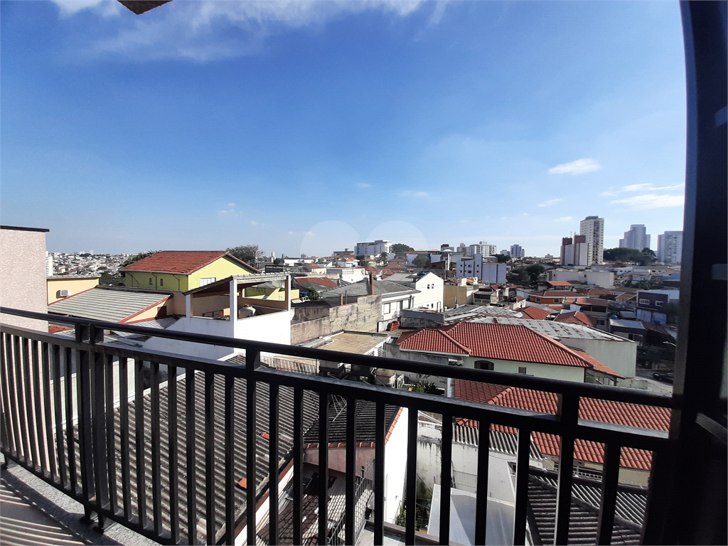 Apartamento COBERTURA com 87m2, 3 quartos, banheiro, sala, cozinha, quintal e 1 vaga