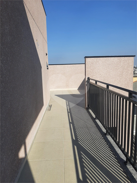 Apartamento COBERTURA com 87m2, 3 quartos, banheiro, sala, cozinha, quintal e 1 vaga