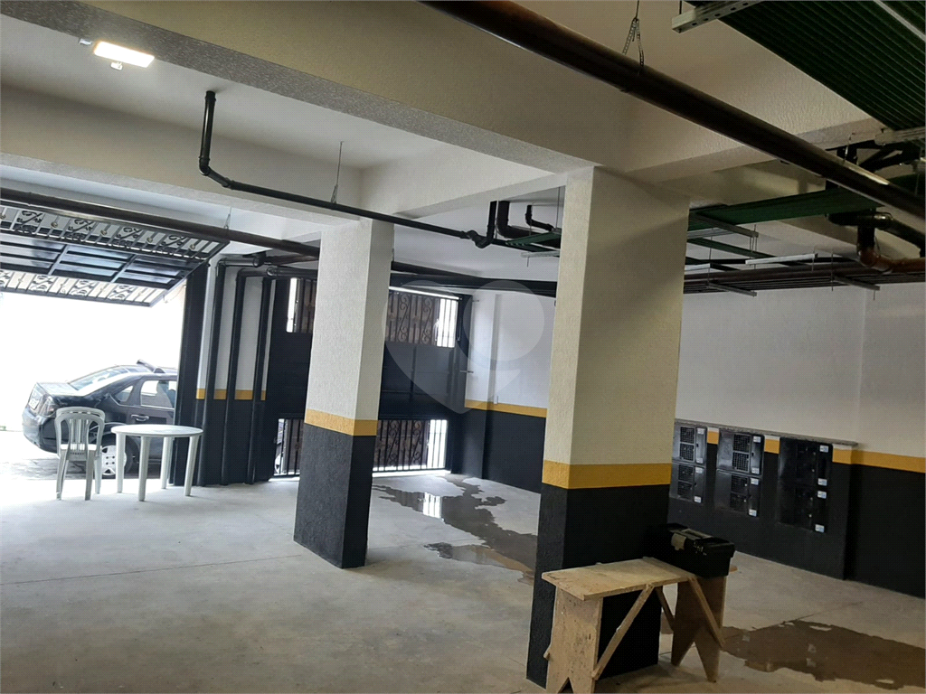 Apartamento COBERTURA com 87m2, 3 quartos, banheiro, sala, cozinha, quintal e 1 vaga