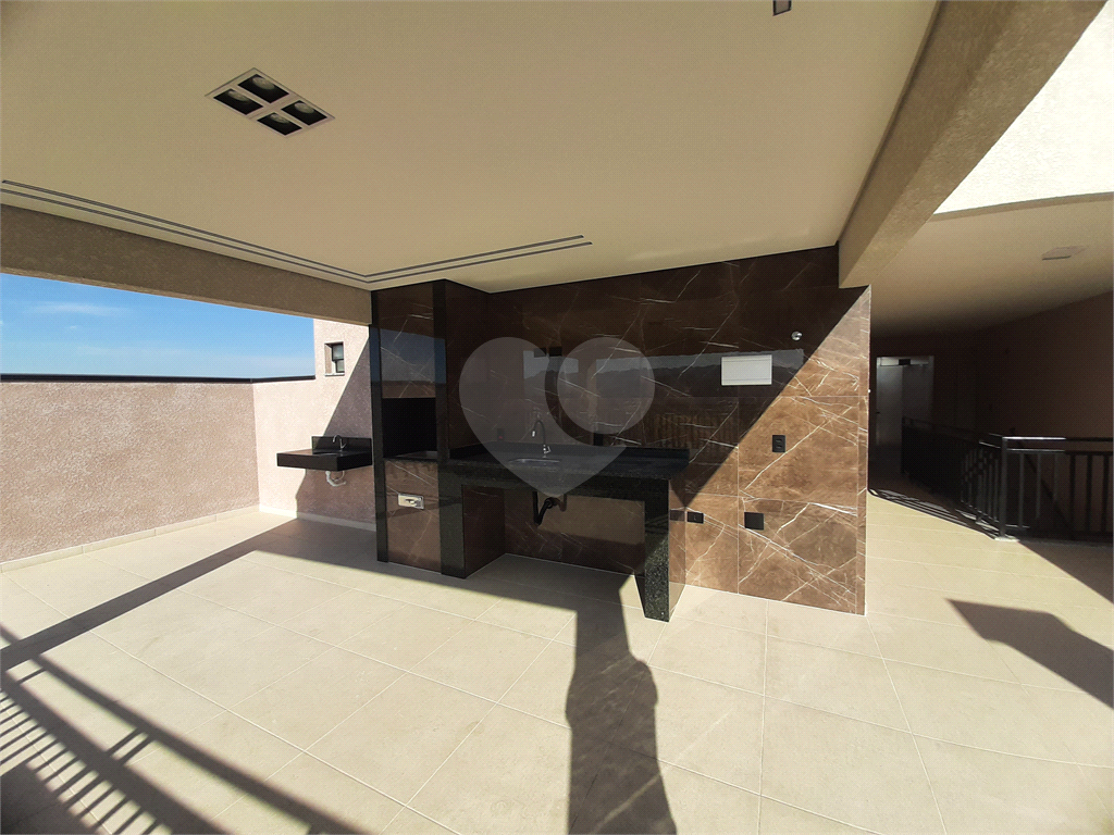 Apartamento COBERTURA com 87m2, 3 quartos, banheiro, sala, cozinha, quintal e 1 vaga