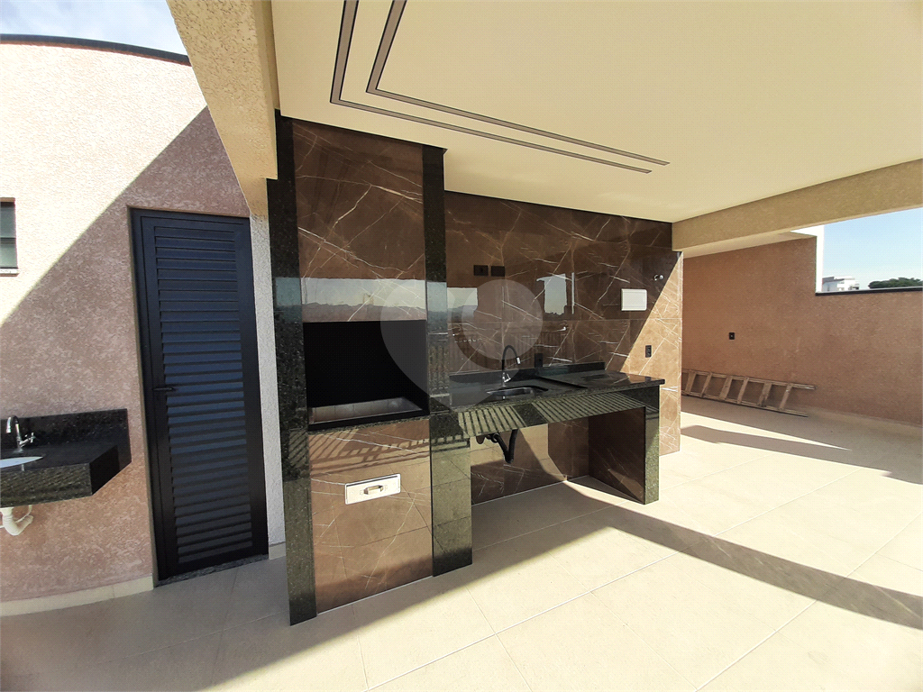 Apartamento COBERTURA com 87m2, 3 quartos, banheiro, sala, cozinha, quintal e 1 vaga