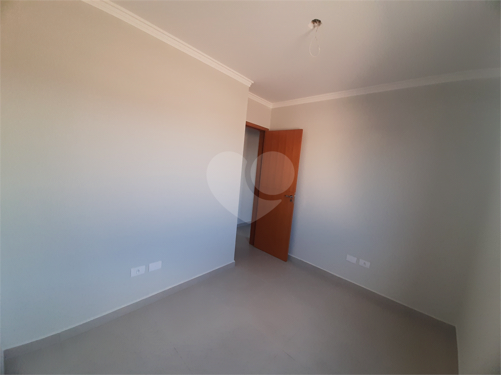 Apartamento COBERTURA com 87m2, 3 quartos, banheiro, sala, cozinha, quintal e 1 vaga