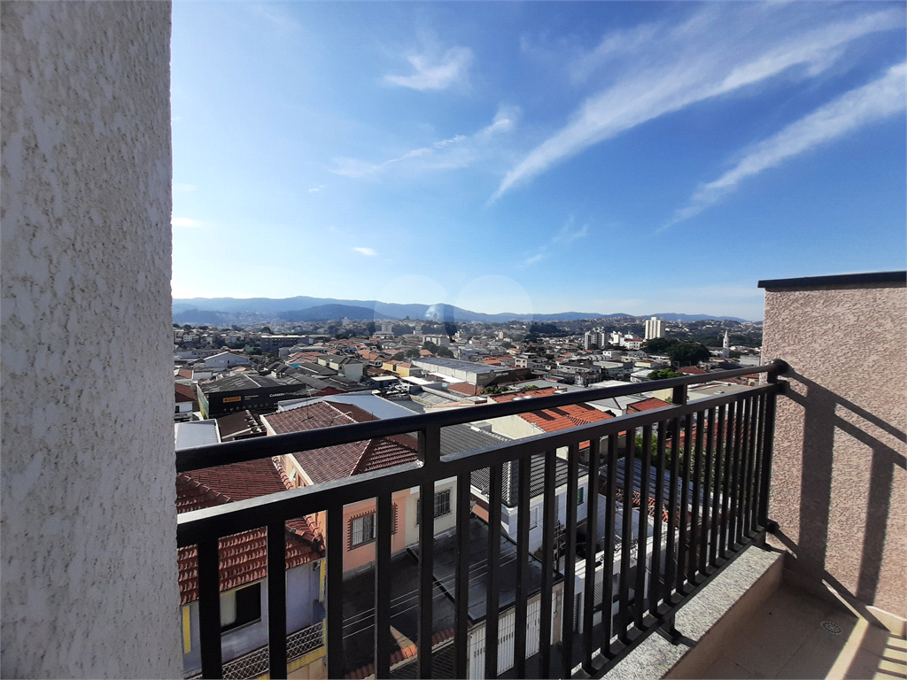 Apartamento COBERTURA com 87m2, 3 quartos, banheiro, sala, cozinha, quintal e 1 vaga