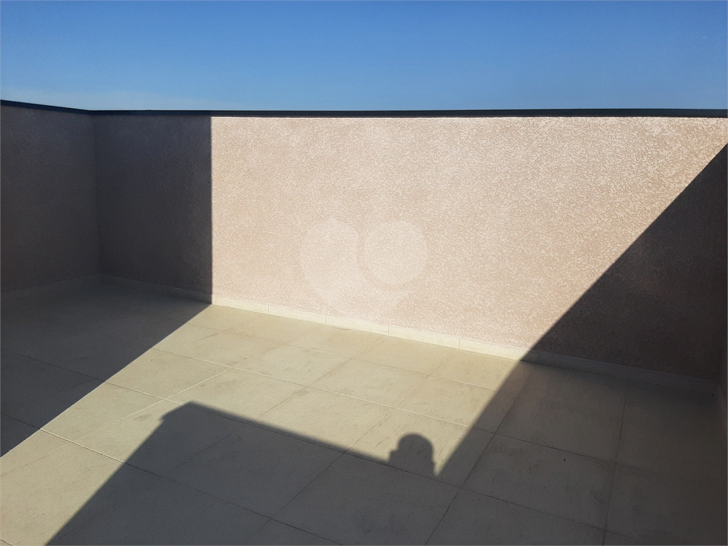 Apartamento COBERTURA com 87m2, 3 quartos, banheiro, sala, cozinha, quintal e 1 vaga