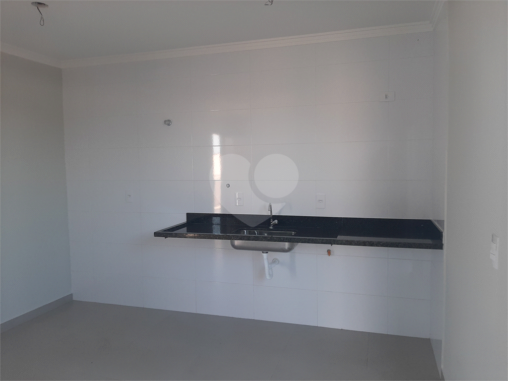 Apartamento COBERTURA com 87m2, 3 quartos, banheiro, sala, cozinha, quintal e 1 vaga