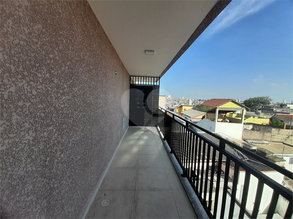 Apartamento COBERTURA com 87m2, 3 quartos, banheiro, sala, cozinha, quintal e 1 vaga