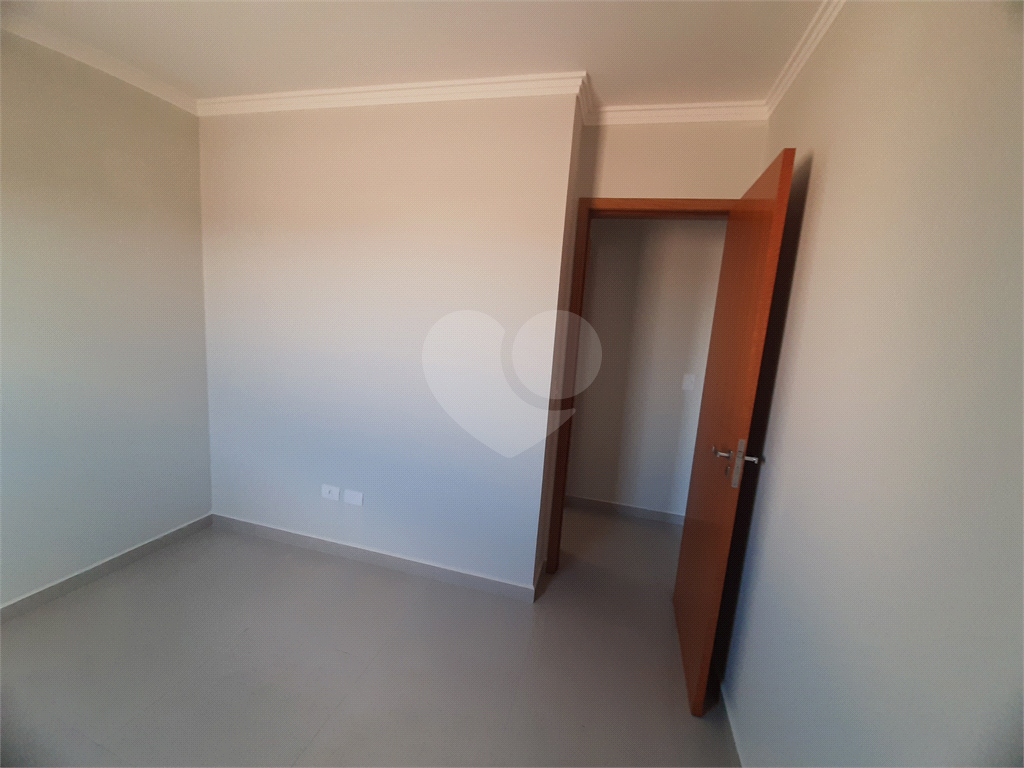 Apartamento COBERTURA com 87m2, 3 quartos, banheiro, sala, cozinha, quintal e 1 vaga