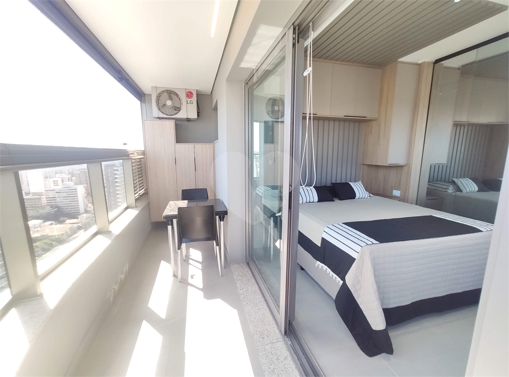 APARTAMENTO em PINHEIROS