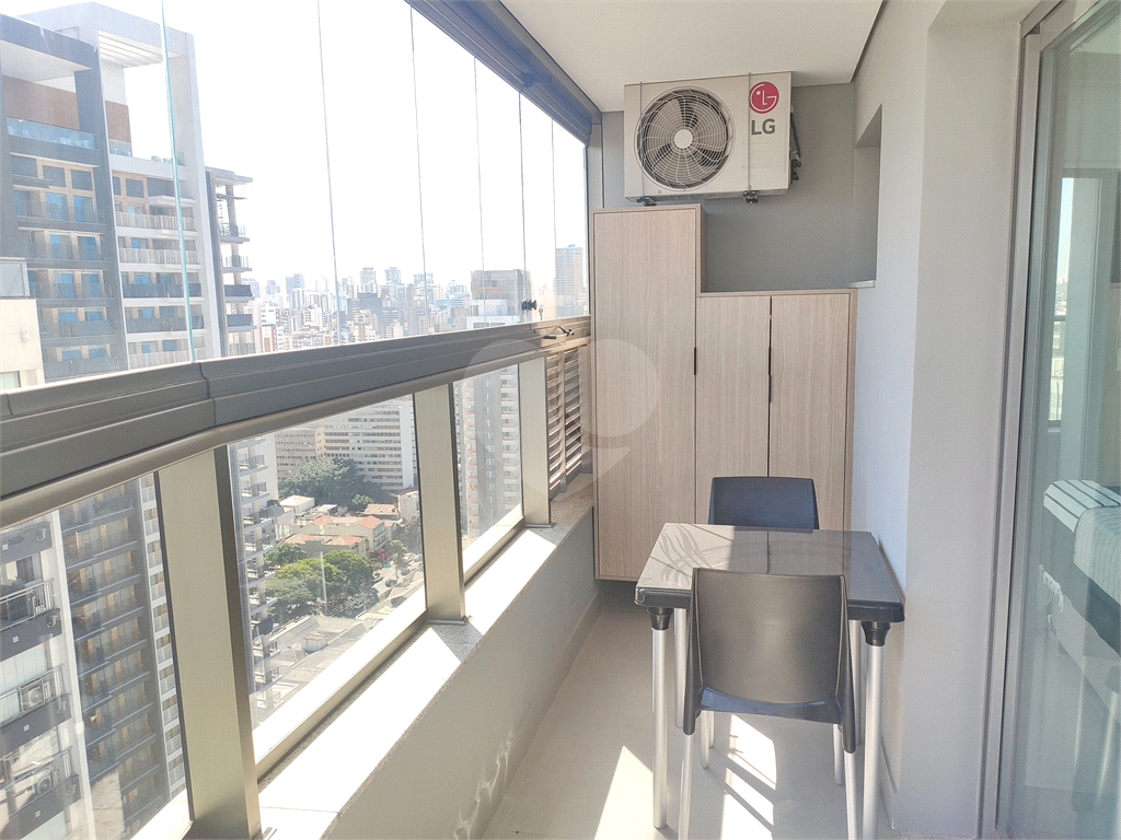 APARTAMENTO em PINHEIROS