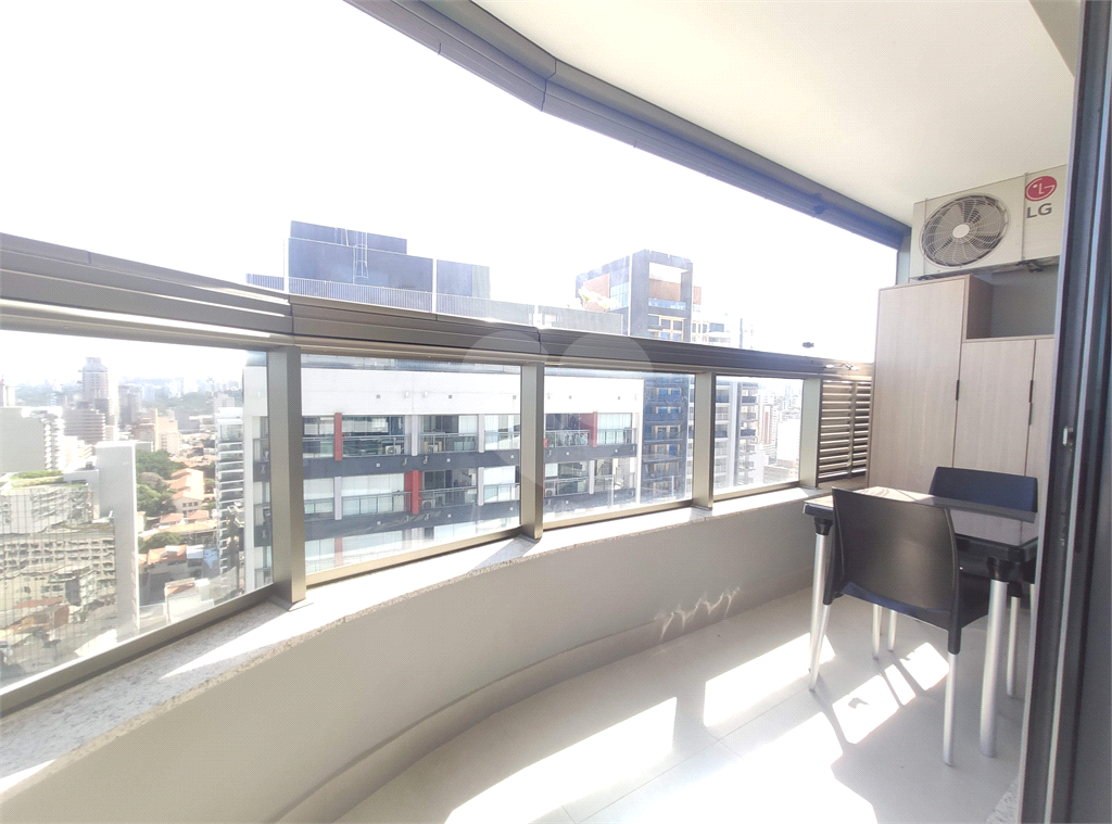 APARTAMENTO em PINHEIROS