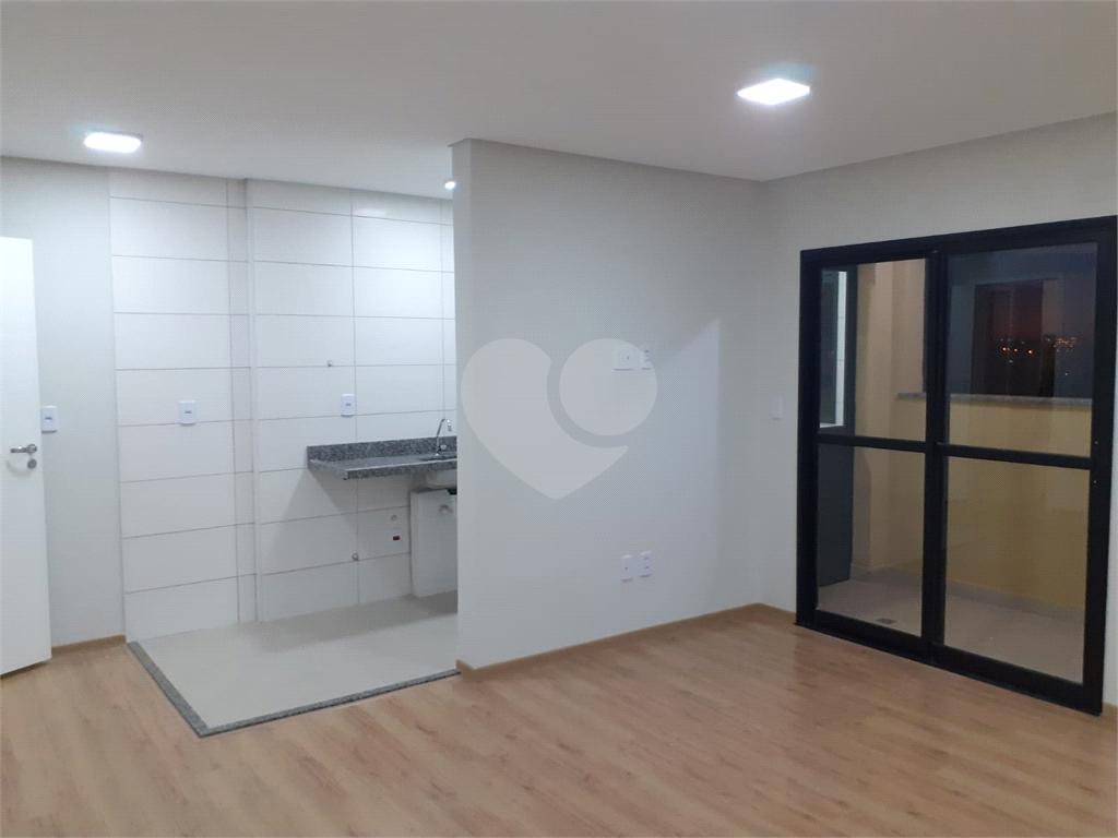 Apartamento à venda com 2 quartos, 70m² - Foto 3