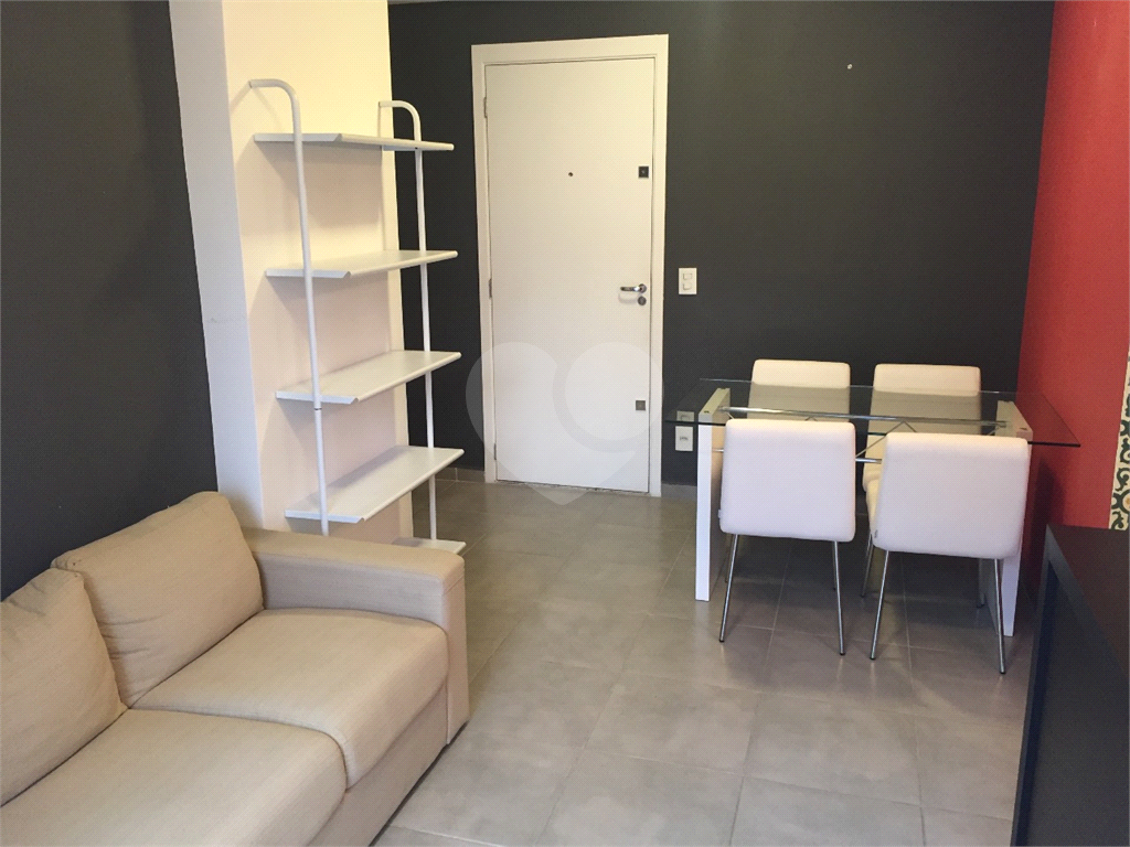 APARTAMENTO em SANTA CECÍLIA