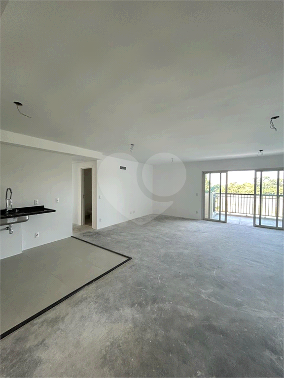 Apartamento no Village de France, 200 metros da Av. Braz Leme 