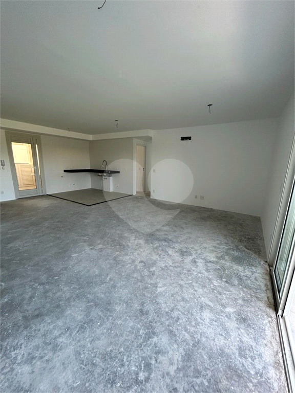 Apartamento no Village de France, 200 metros da Av. Braz Leme 
