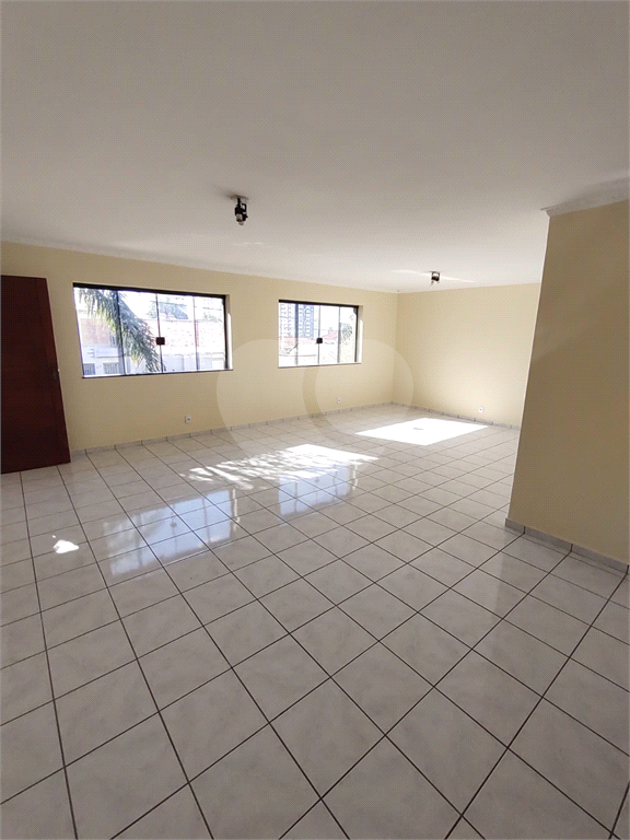 Casa à venda e aluguel com 4 quartos, 197m² - Foto 2