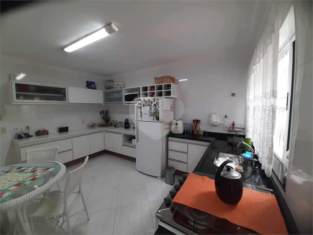 Sobrado na Vila Aurora com 112m2, 3 quartos, sendo 2 suítes, sala, cozinha, 3 banheiros e 2 vagas