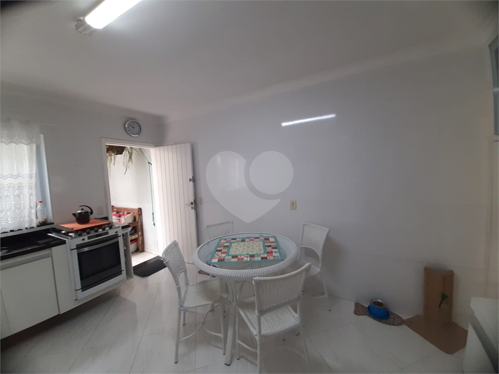 Sobrado na Vila Aurora com 112m2, 3 quartos, sendo 2 suítes, sala, cozinha, 3 banheiros e 2 vagas