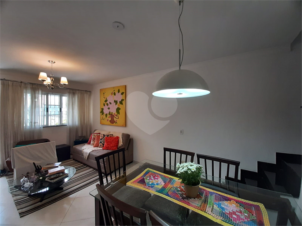 Sobrado na Vila Aurora com 112m2, 3 quartos, sendo 2 suítes, sala, cozinha, 3 banheiros e 2 vagas