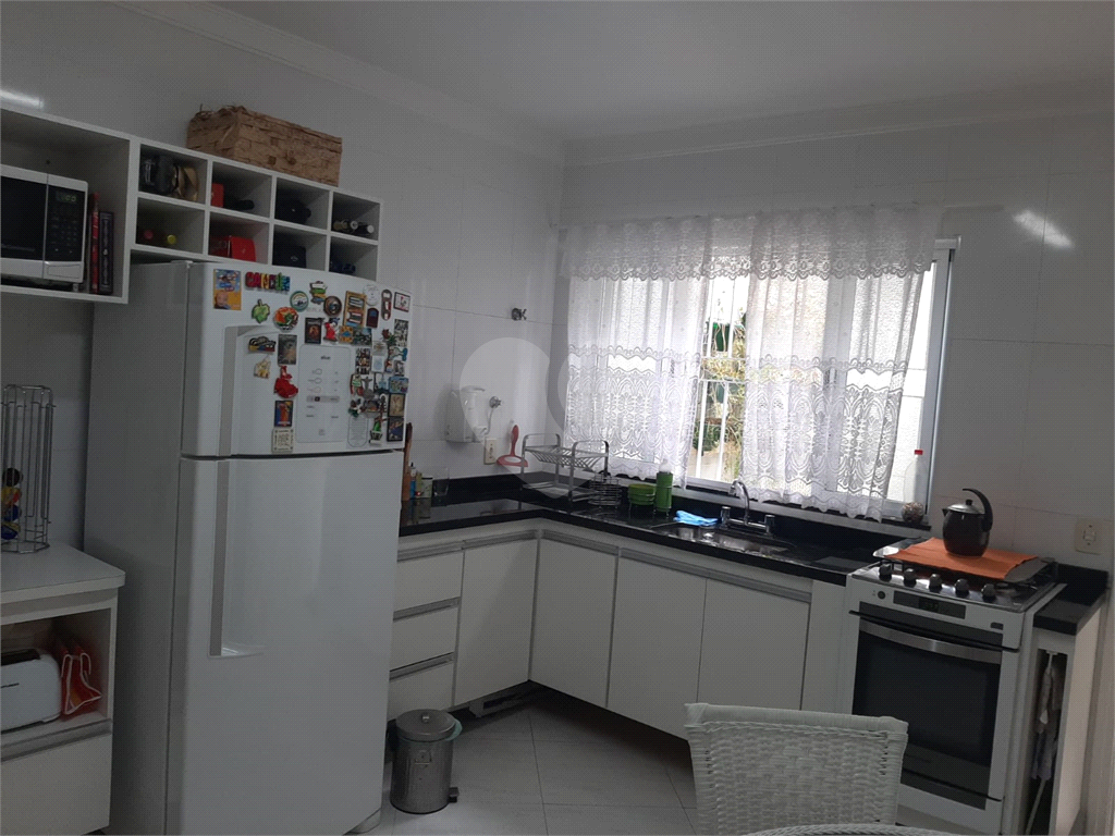 Sobrado na Vila Aurora com 112m2, 3 quartos, sendo 2 suítes, sala, cozinha, 3 banheiros e 2 vagas