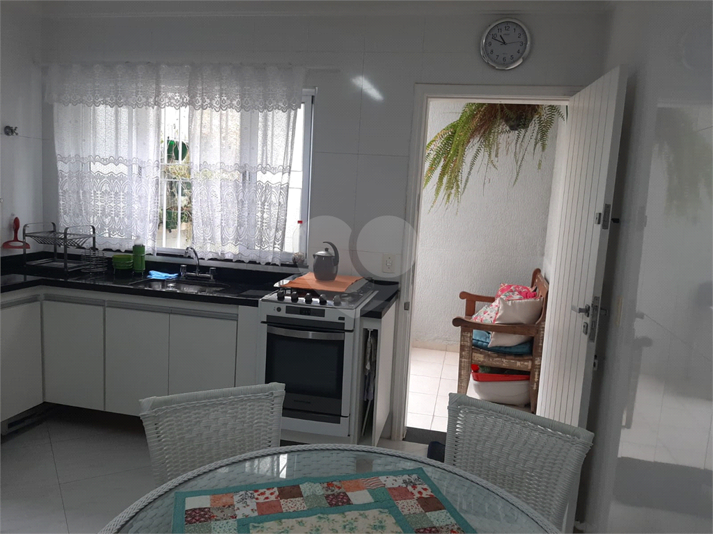 Sobrado na Vila Aurora com 112m2, 3 quartos, sendo 2 suítes, sala, cozinha, 3 banheiros e 2 vagas