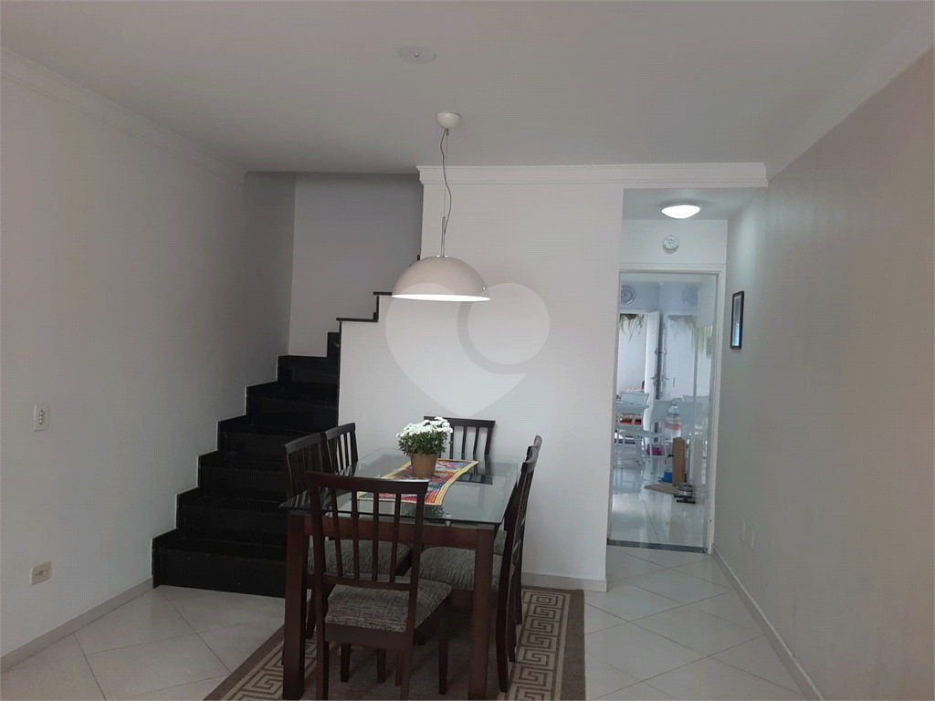 Sobrado na Vila Aurora com 112m2, 3 quartos, sendo 2 suítes, sala, cozinha, 3 banheiros e 2 vagas