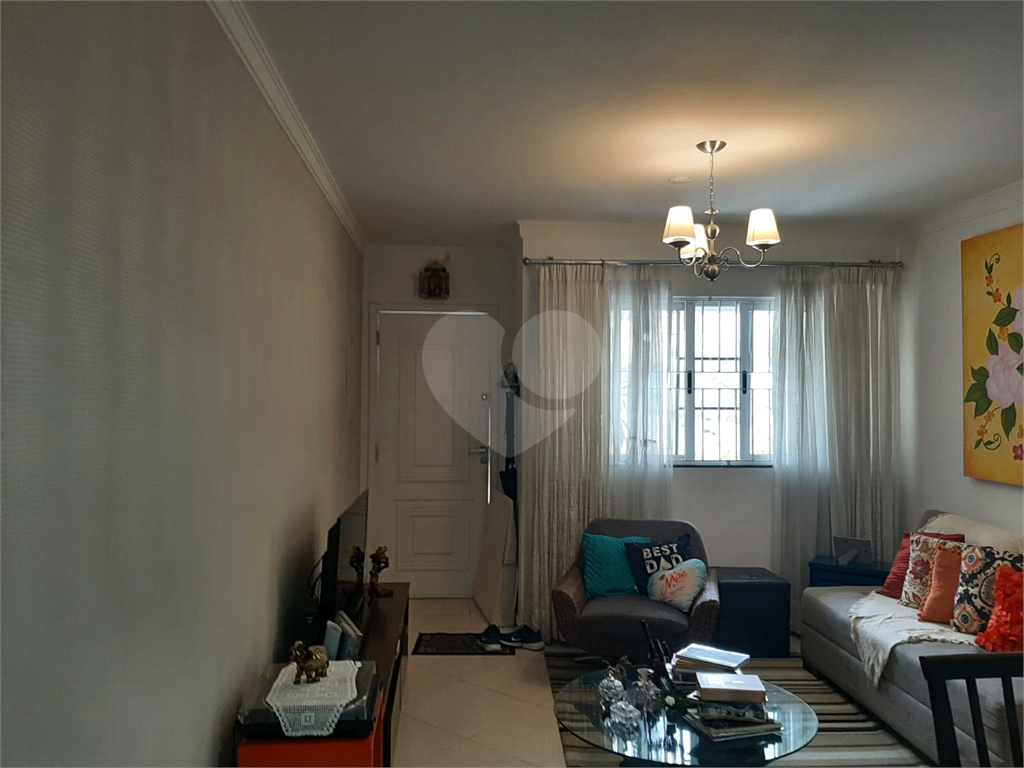 Sobrado na Vila Aurora com 112m2, 3 quartos, sendo 2 suítes, sala, cozinha, 3 banheiros e 2 vagas