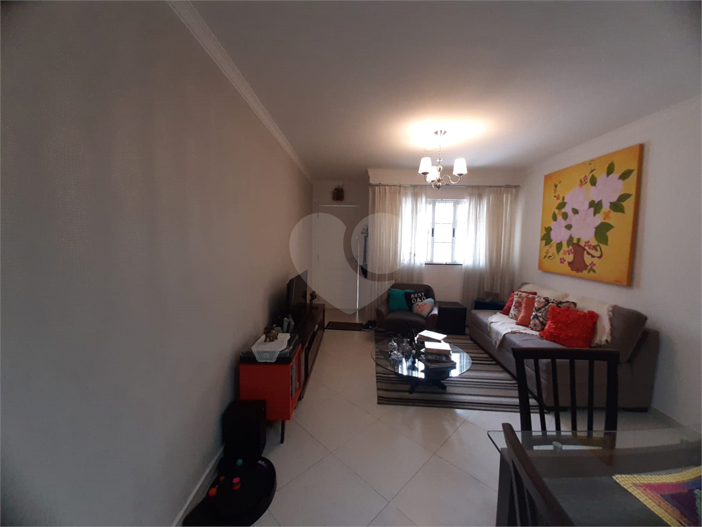 Sobrado na Vila Aurora com 112m2, 3 quartos, sendo 2 suítes, sala, cozinha, 3 banheiros e 2 vagas