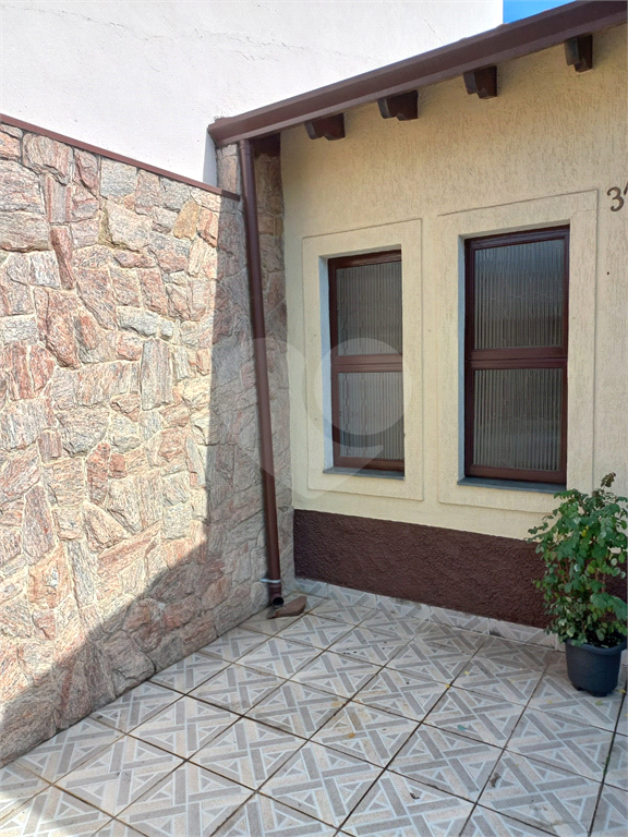 Casa à venda com 3 quartos, 108m² - Foto 1