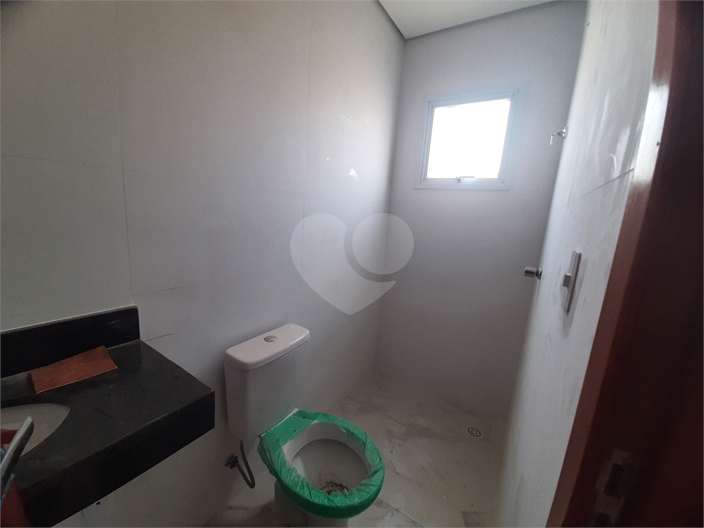 Apartamento com 46,10m2, 2 quartos, sala, cozinha, banheiro, área de serviço com quintal e 1 vaga