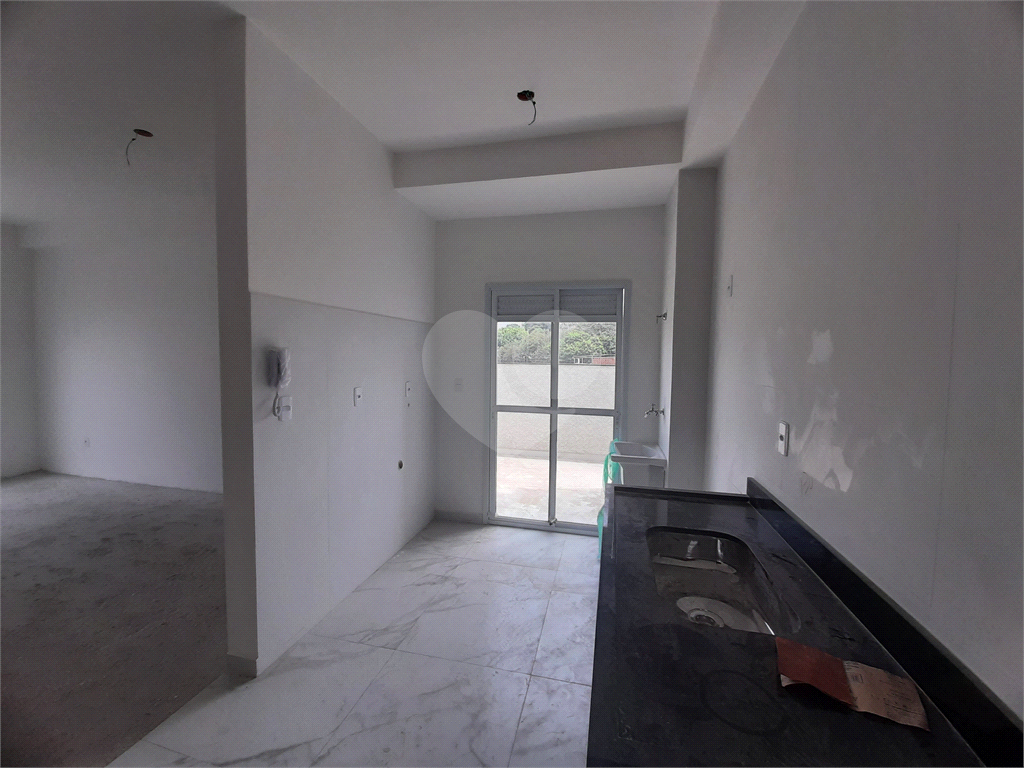 Apartamento com 46,10m2, 2 quartos, sala, cozinha, banheiro, área de serviço com quintal e 1 vaga