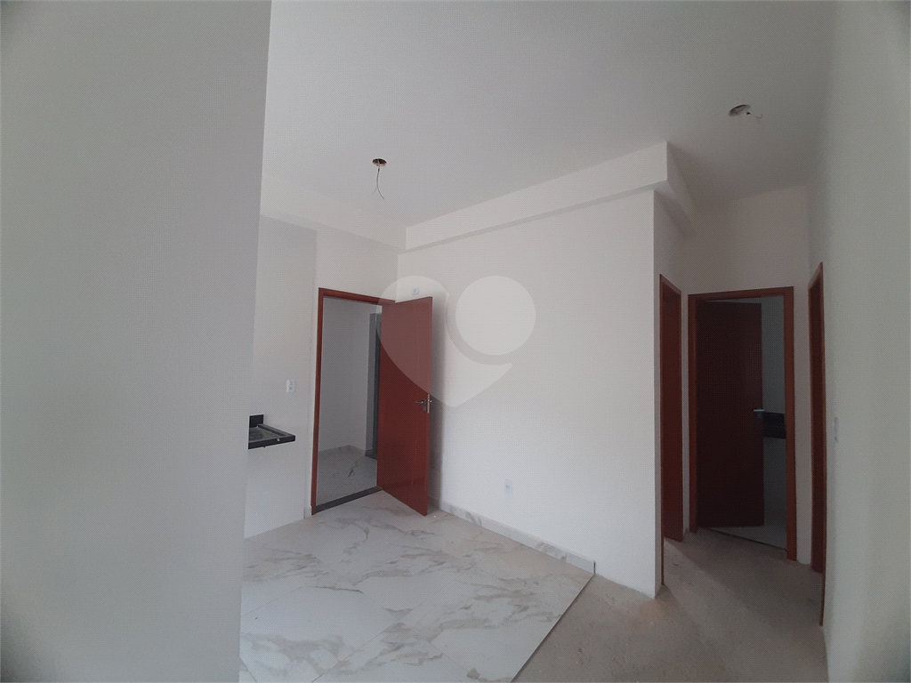 Apartamento com 46,10m2, 2 quartos, sala, cozinha, banheiro, área de serviço com quintal e 1 vaga