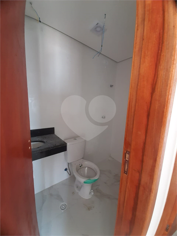 Apartamento com 63,70m2, 2 quartos, sala, varanda, cozinha, banheiro, área de serviço e 1 vaga