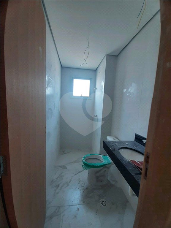 Apartamento com 63,70m2, 2 quartos, sala, varanda, cozinha, banheiro, área de serviço e 1 vaga
