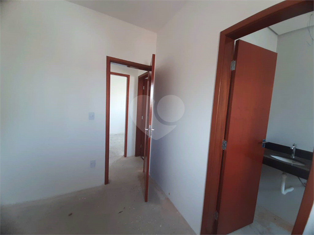 Apartamento com 50,00m2, 2 quartos, sala, varanda, cozinha, banheiros, área de serviço e 1 vaga