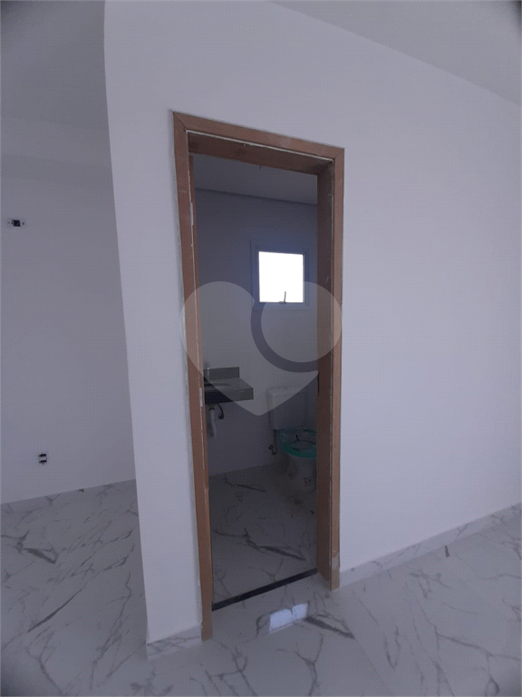Apartamento com 54,25m2, 2 quartos, sala, varanda, cozinha, banheiro, área de serviço e 1 vaga