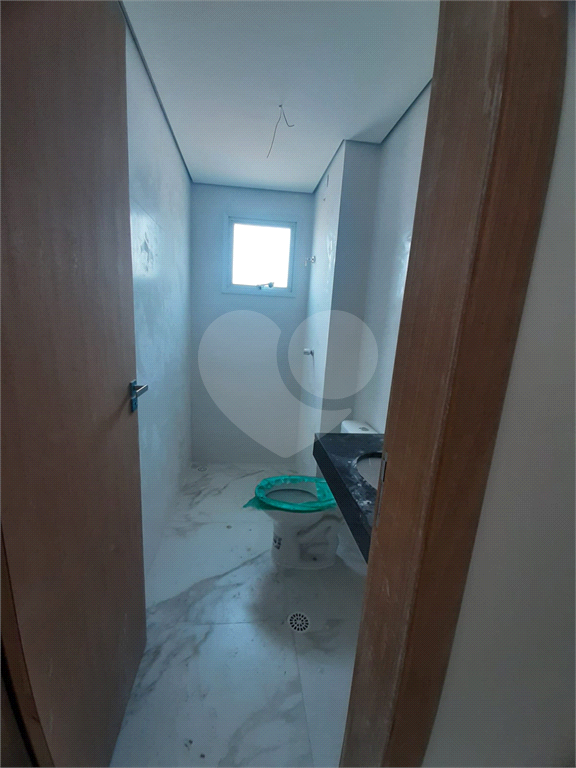 Apartamento com 54,25m2, 2 quartos, sala, varanda, cozinha, banheiro, área de serviço e 1 vaga