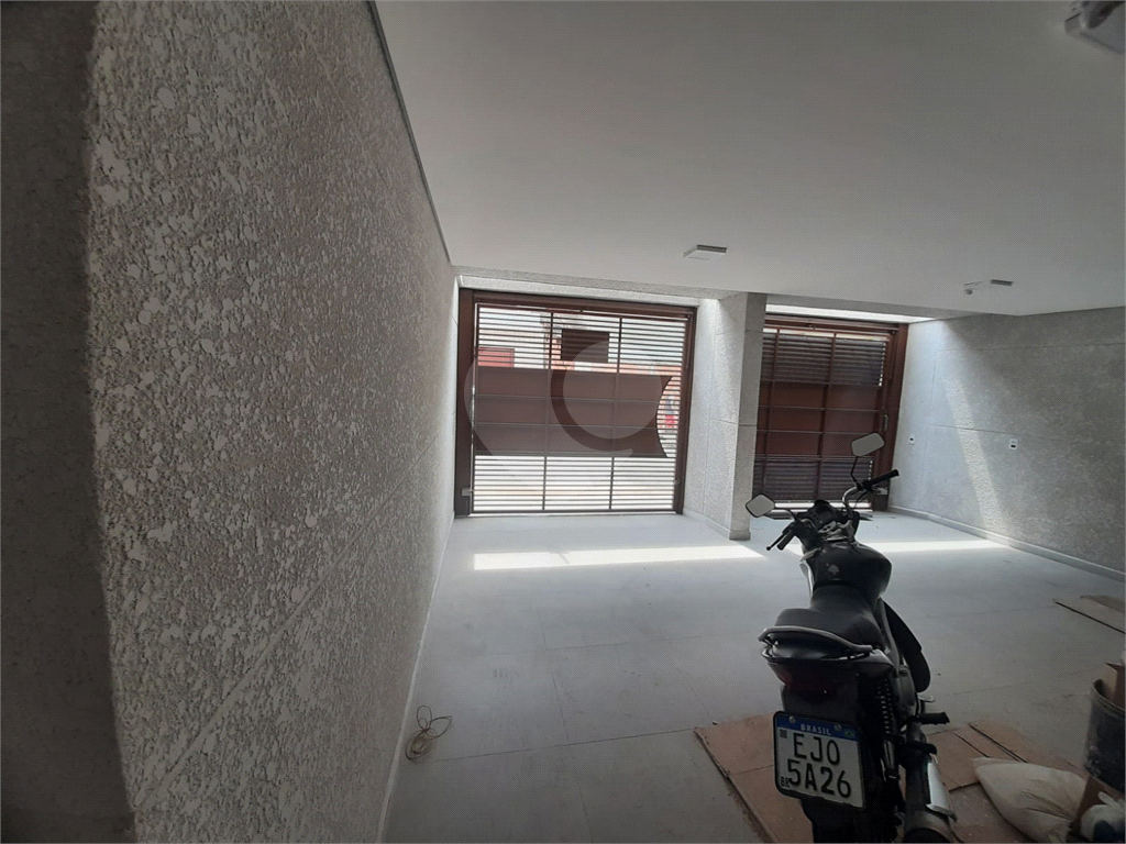 Apartamento com 54,25m2, 2 quartos, sala, varanda, cozinha, banheiro, área de serviço e 1 vaga