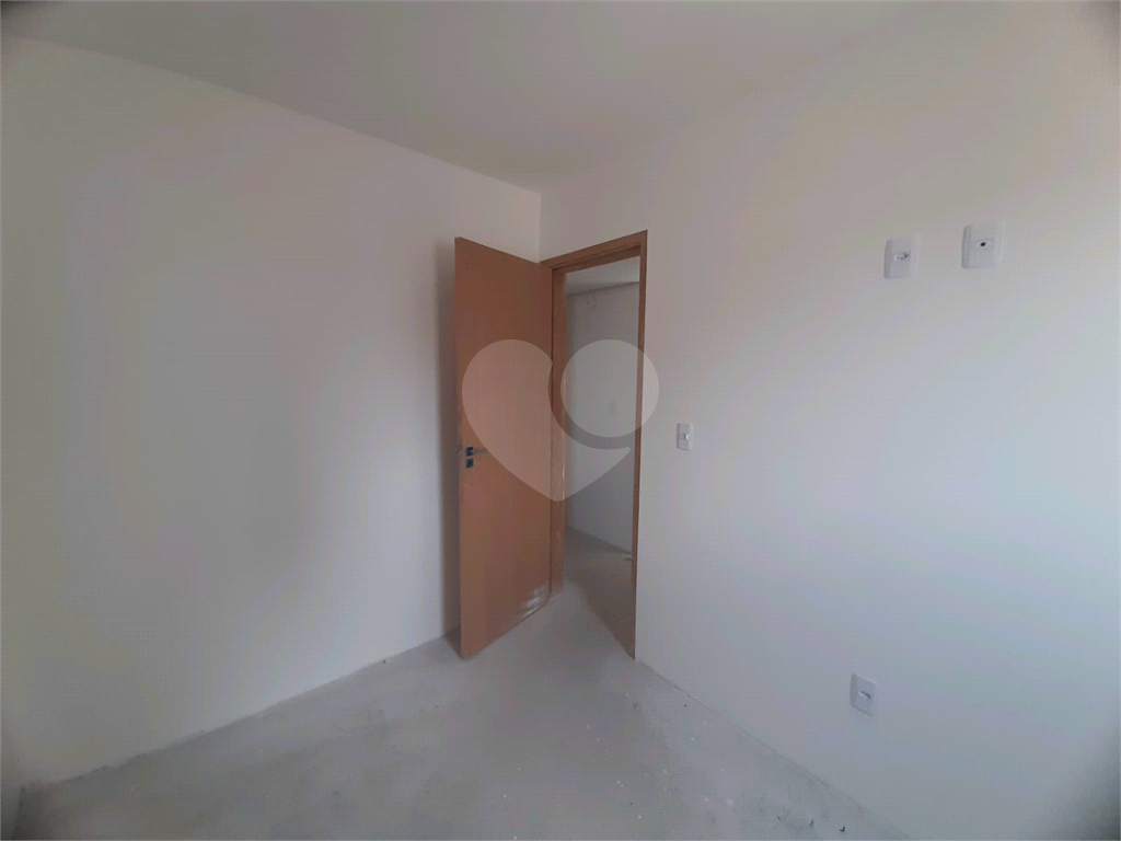 Apartamento com 54,25m2, 2 quartos, sala, varanda, cozinha, banheiro, área de serviço e 1 vaga
