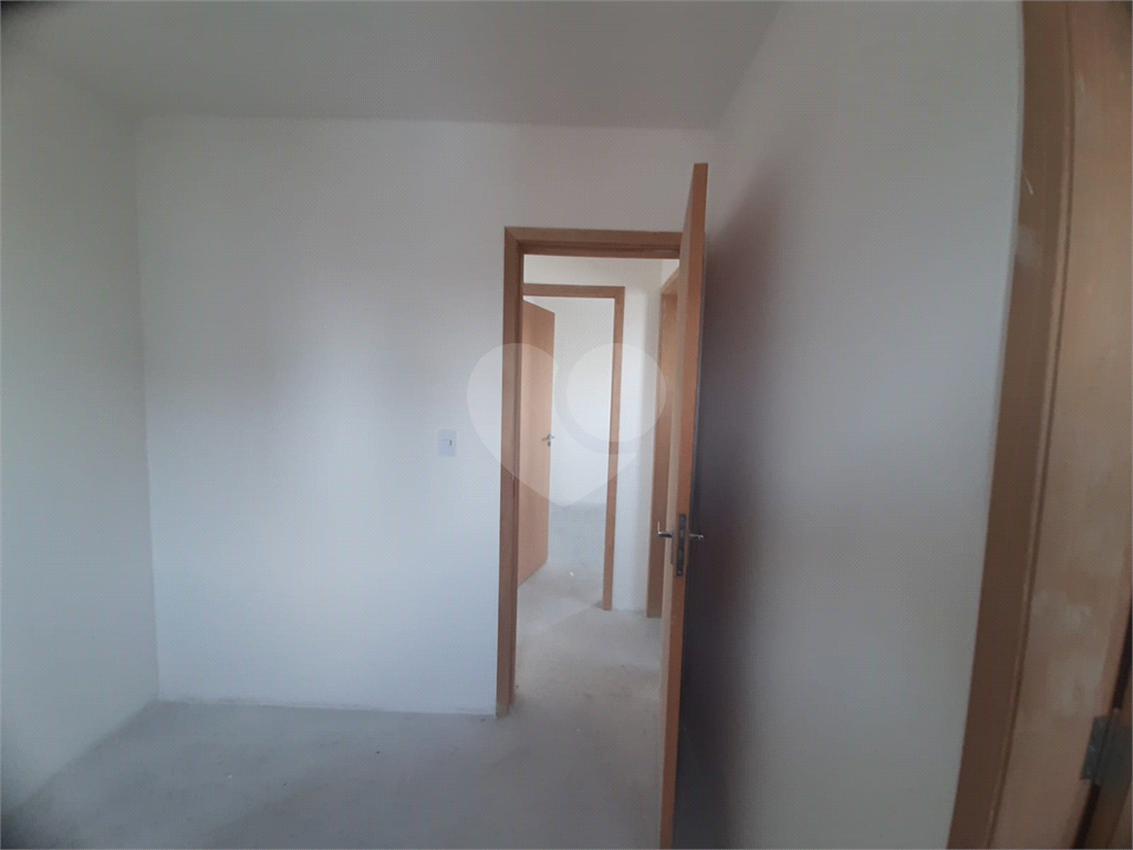 Apartamento com 54,25m2, 2 quartos, sala, varanda, cozinha, banheiro, área de serviço e 1 vaga