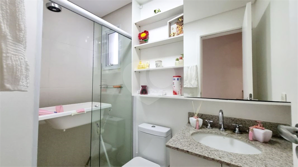 Apto com 64m 2 dorm 1 suite 2 banheiros varanda e 1 vaga de garagem