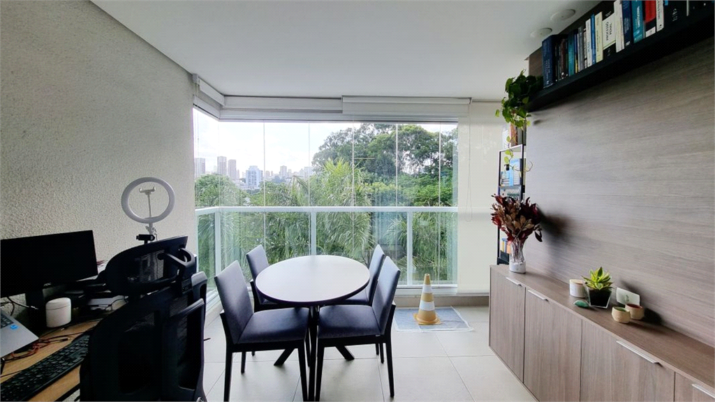 Apto com 64m 2 dorm 1 suite 2 banheiros varanda e 1 vaga de garagem