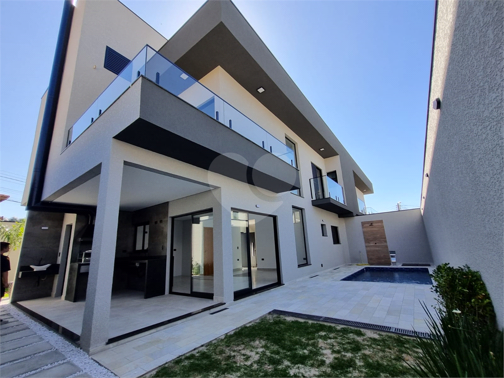 Casa à venda com 3 quartos, 135m² - Foto 1