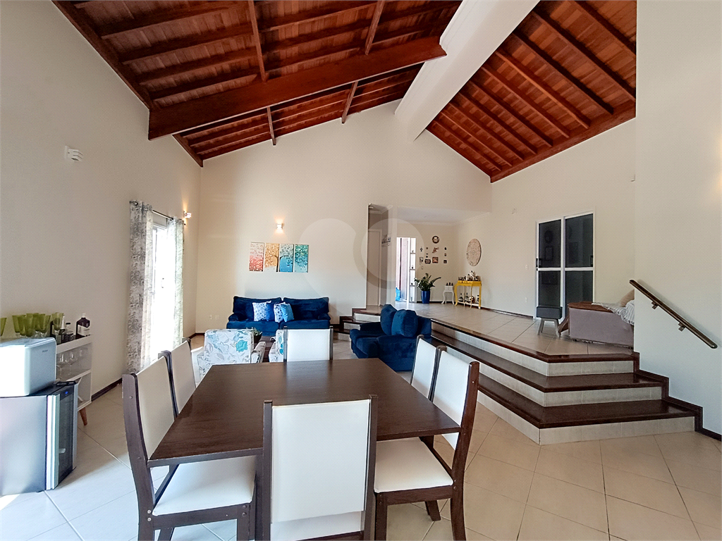 Casa à venda com 3 quartos, 294m² - Foto 2