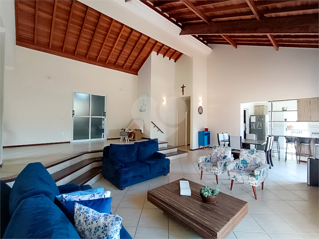 Casa à venda com 3 quartos, 294m² - Foto 4
