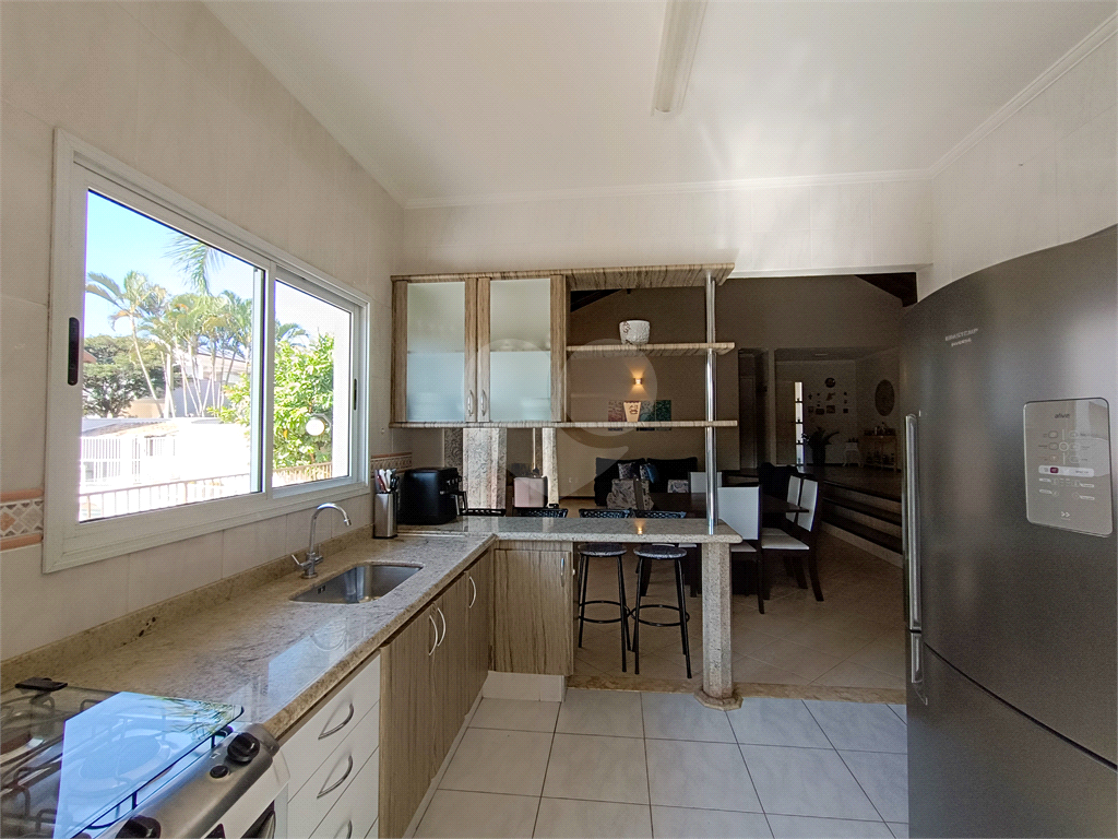 Casa à venda com 3 quartos, 294m² - Foto 9