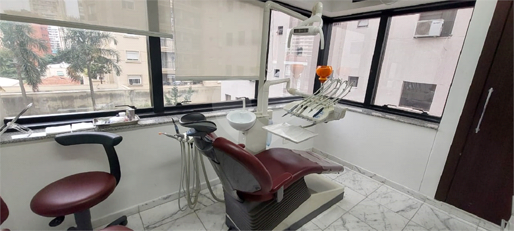Sala Comercial com Equipamentos Odontológicos